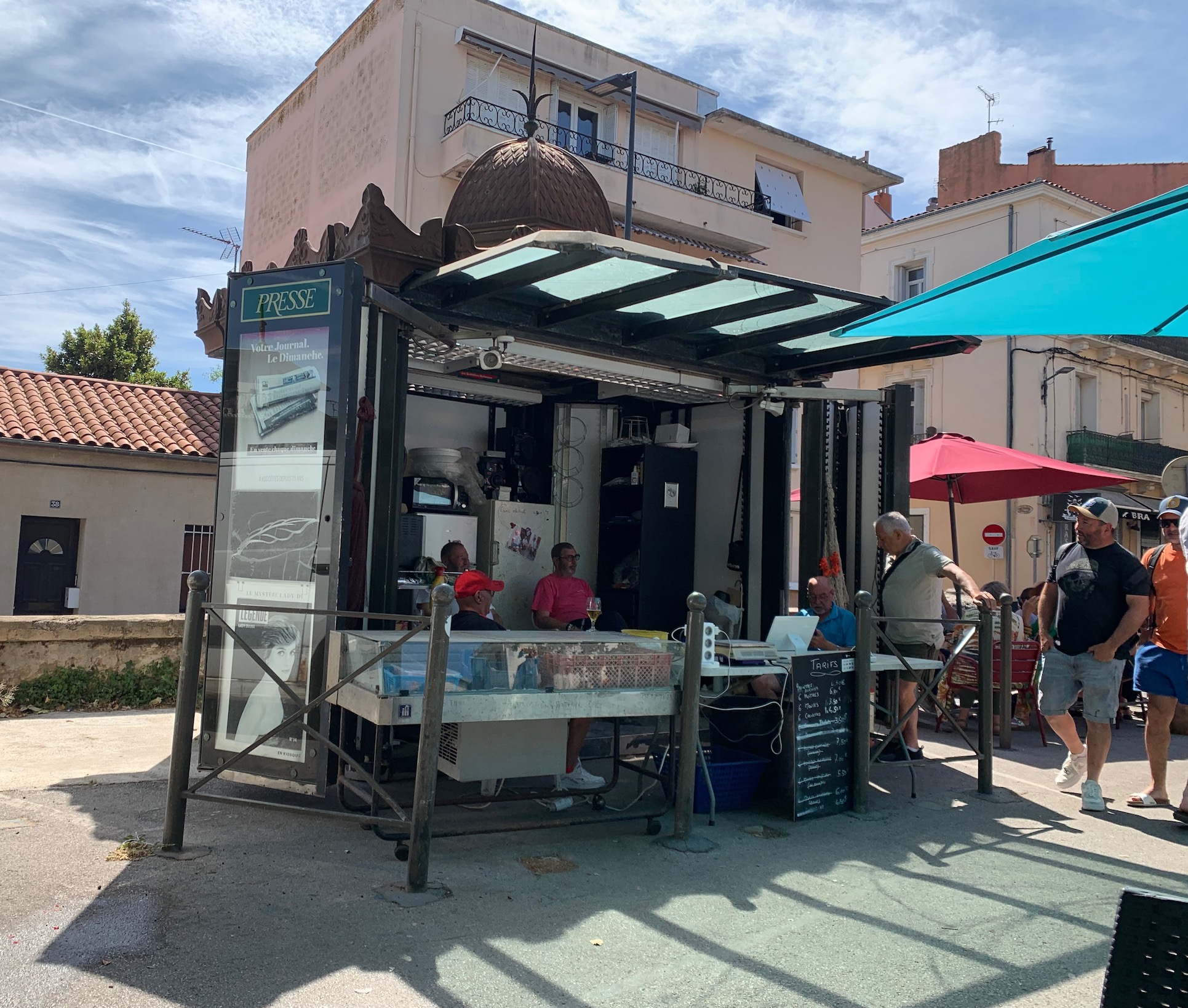 Un kiosque reconverti en commerce d'alimentation à Sète. Photo altermidi.