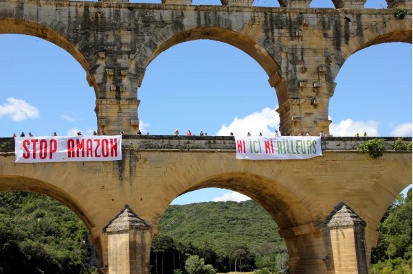 <span style='color:#f9b233;'>Environnement actions citoyennes:</span></br> Mobilisation contre l’implantation d’Amazon dans le Gard et du projet Oxylane dans l’Hérault