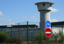 Confinés du dedans – Les prisons explosent, la ministre referme le couvercle de la marmite