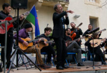 Réunion des troubadours et danseurs de rumba à la Halle Tropisme