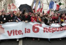 Les Insoumis relancent leur campagne pour une VIe République