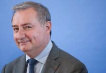 Le rire en politique pour Jean-Luc Moudenc candidat à Toulouse