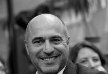 Le rire en politique pour Jean-Louis Roumégas candidat à Montpellier